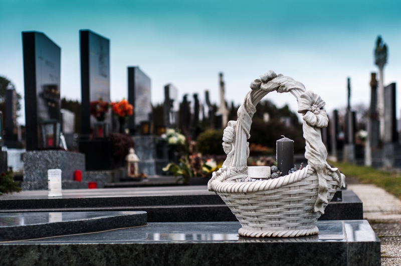 funeraire-LE ROURET-min_cemetery-1758349